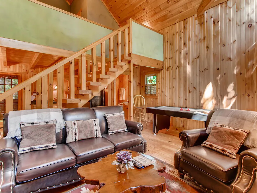 Escape To The Smokies: Romantic 2-Person Retreat With Hot Tub