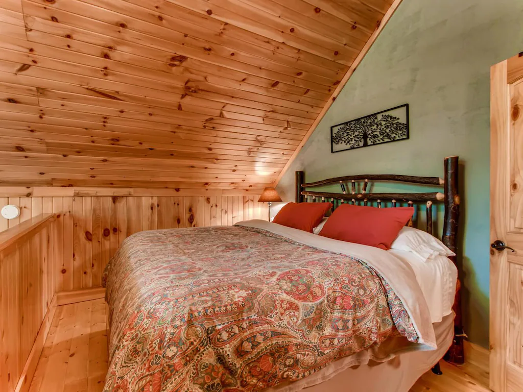 Escape To The Smokies: Romantic 2-Person Retreat With Hot Tub